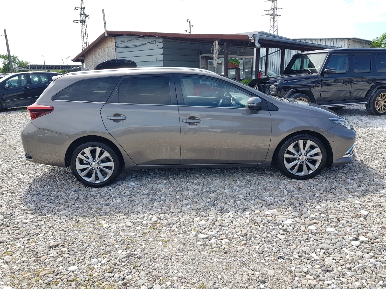 Toyota Auris LOUNGE/PREMIUM Touring Sports 1.6 D-4D FACELIFT, снимка 4 - Автомобили и джипове - 54523731