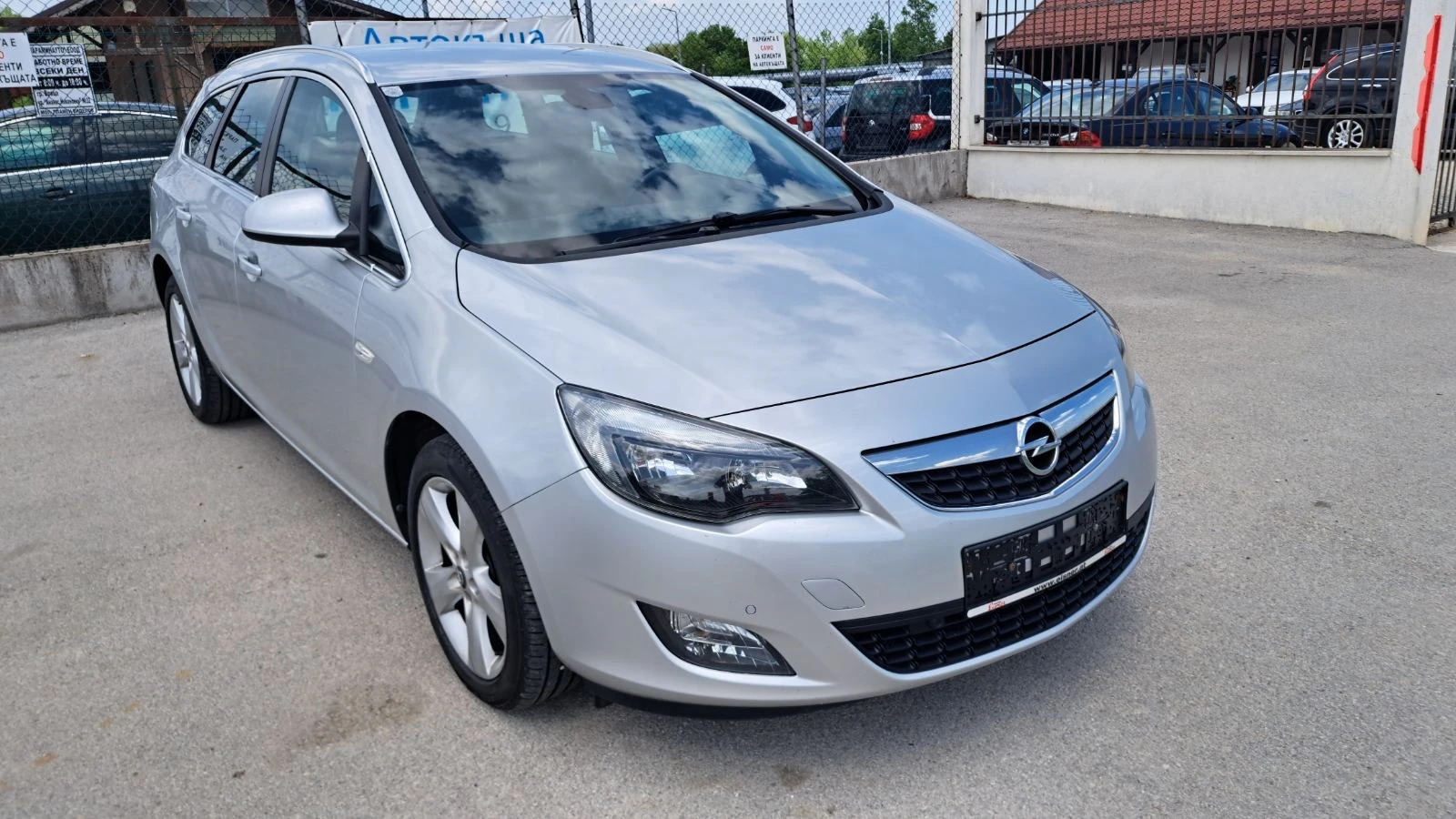 Opel Astra 1.4TURBO 120кс 6 СКОРОСТИ ЕURO 5А КЛИМАТРОНИК, снимка 3 - Автомобили и джипове - 54539634