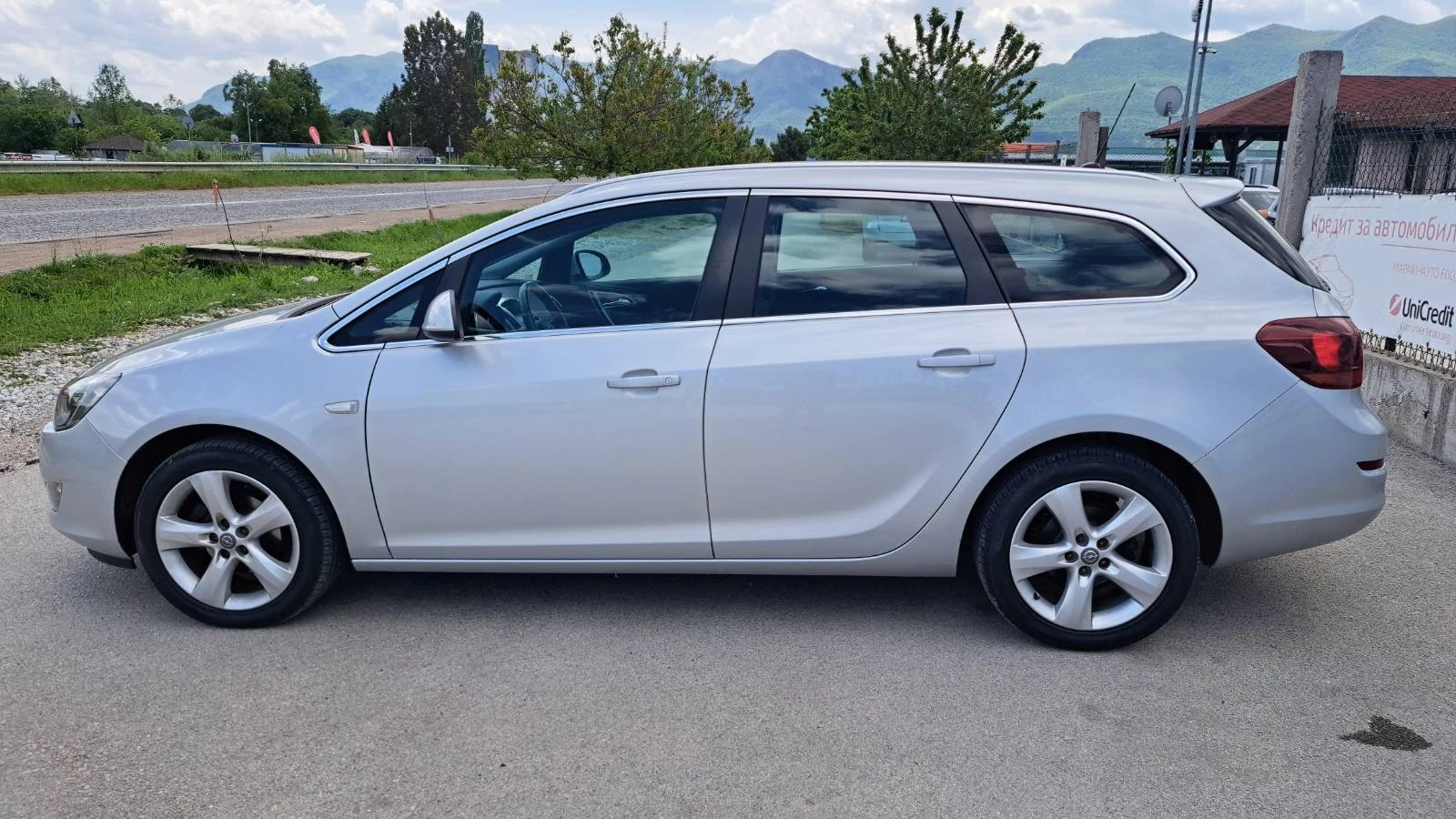 Opel Astra 1.4TURBO 120кс 6 СКОРОСТИ ЕURO 5А КЛИМАТРОНИК, снимка 6 - Автомобили и джипове - 54539634