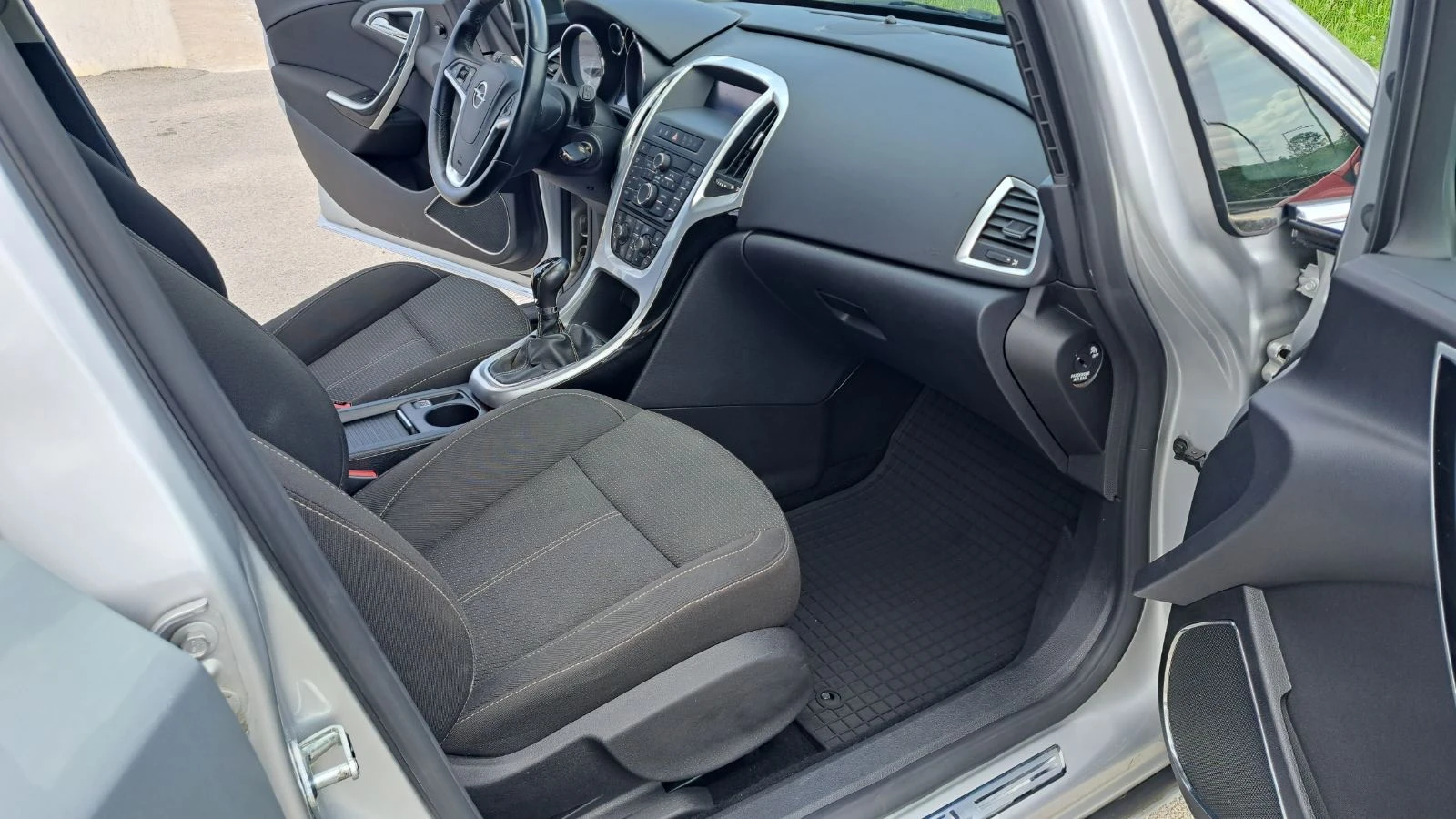Opel Astra 1.4TURBO 120кс 6 СКОРОСТИ ЕURO 5А КЛИМАТРОНИК, снимка 11 - Автомобили и джипове - 54539634