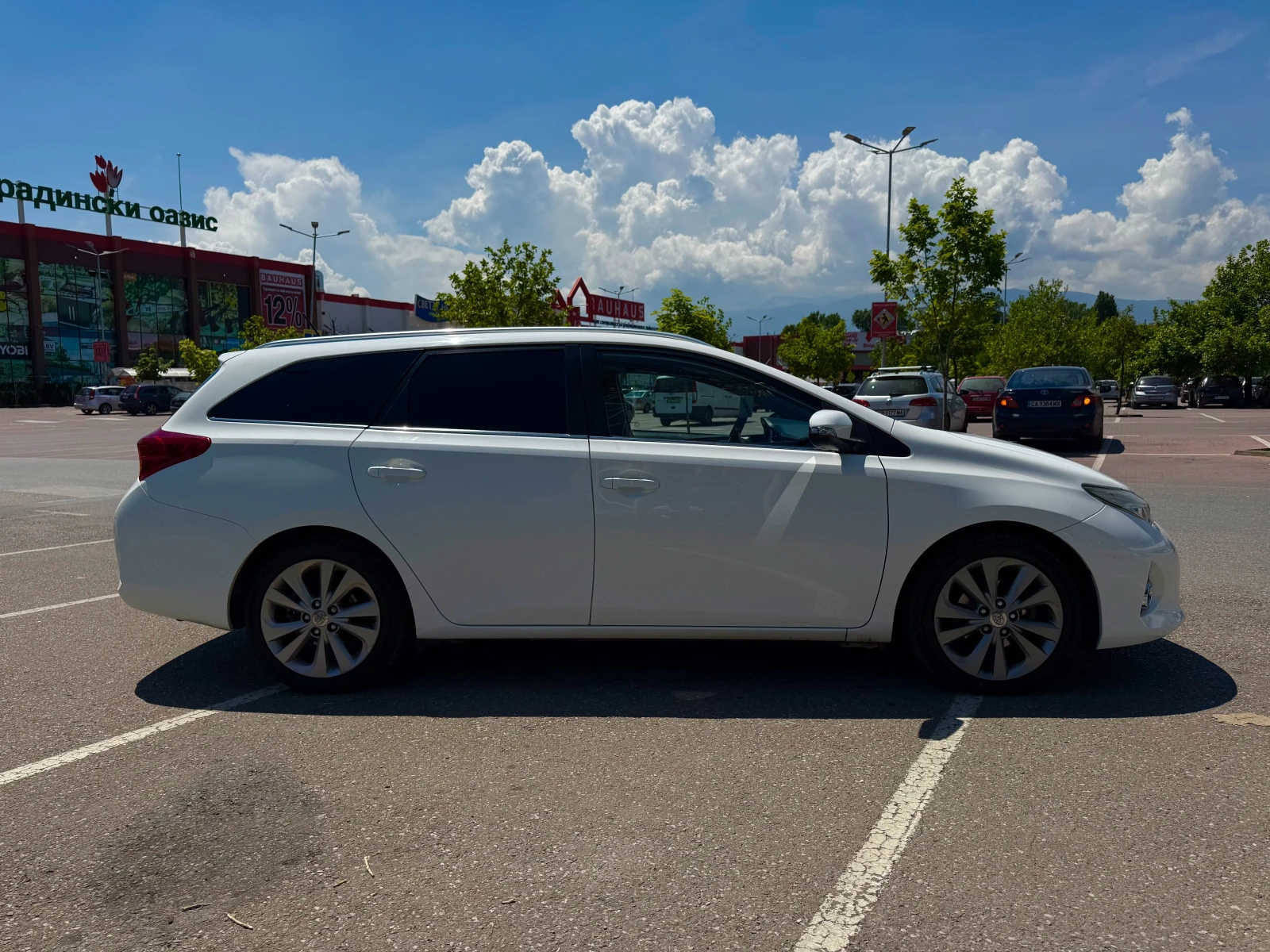 Toyota Auris 1.8 Hybrid, снимка 5 - Автомобили и джипове - 54882535
