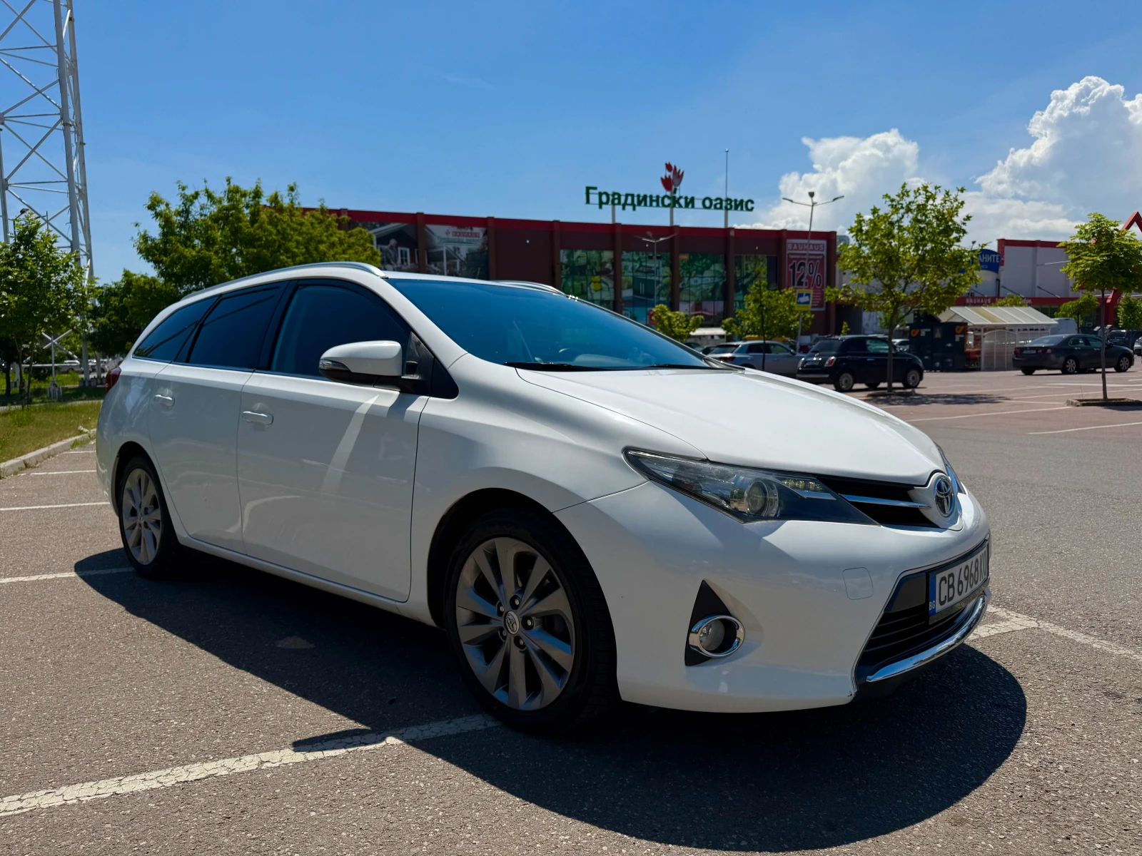 Toyota Auris 1.8 Hybrid, снимка 6 - Автомобили и джипове - 54882535