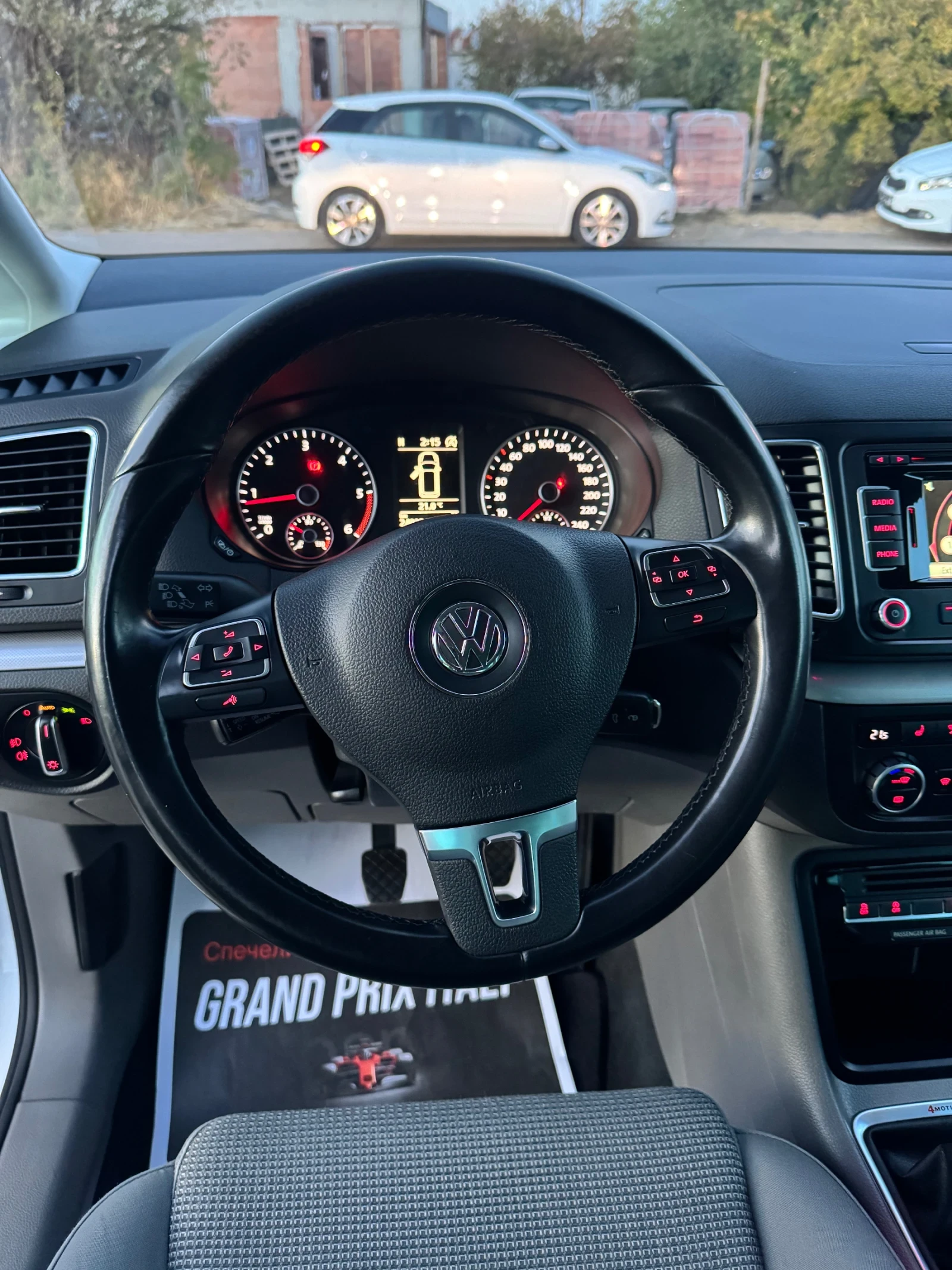 VW Sharan 2.0TDi 4Motion, снимка 12 - Автомобили и джипове - 56365741