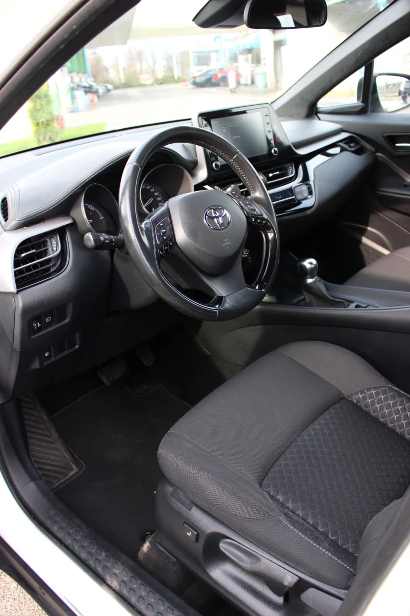 Toyota C-HR 1.8 HYBRID/ Камера/ Подгрев/ Парктроник, снимка 7 - Автомобили и джипове - 49698677
