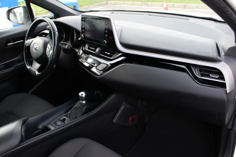 Toyota C-HR 1.8 HYBRID/ Камера/ Подгрев/ Парктроник, снимка 12 - Автомобили и джипове - 49698677
