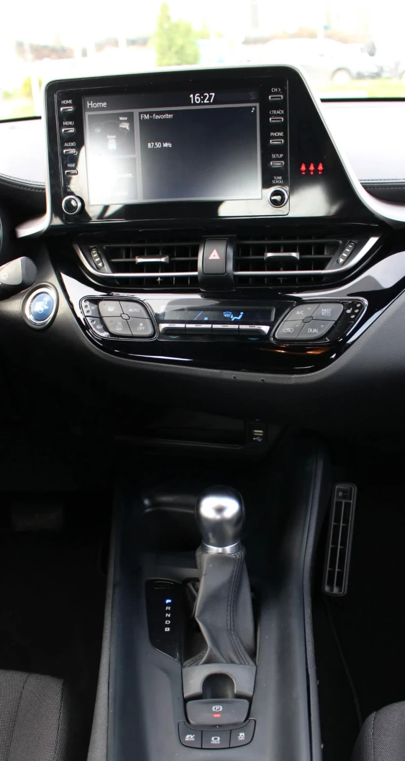 Toyota C-HR 1.8 HYBRID/ Камера/ Подгрев/ Парктроник, снимка 14 - Автомобили и джипове - 49698677
