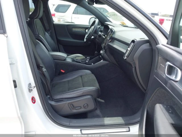 Volvo XC40 T5* R-DESIGN* АВТО КРЕДИТ - изображение 7