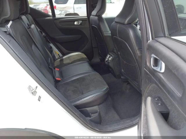 Volvo XC40 T5* R-DESIGN* АВТО КРЕДИТ - изображение 9