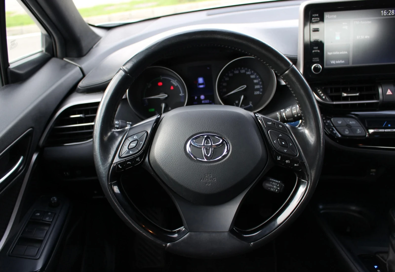 Toyota C-HR 1.8 HYBRID/ / /  | Mobile.bg   13