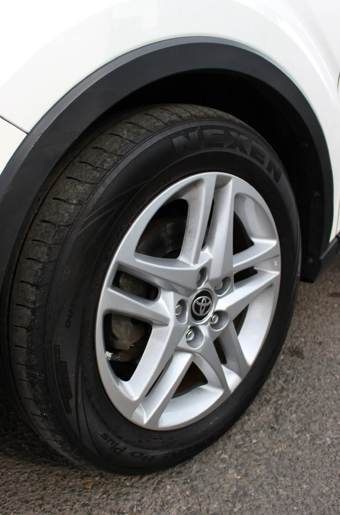 Toyota C-HR 1.8 HYBRID/ / /  | Mobile.bg   15