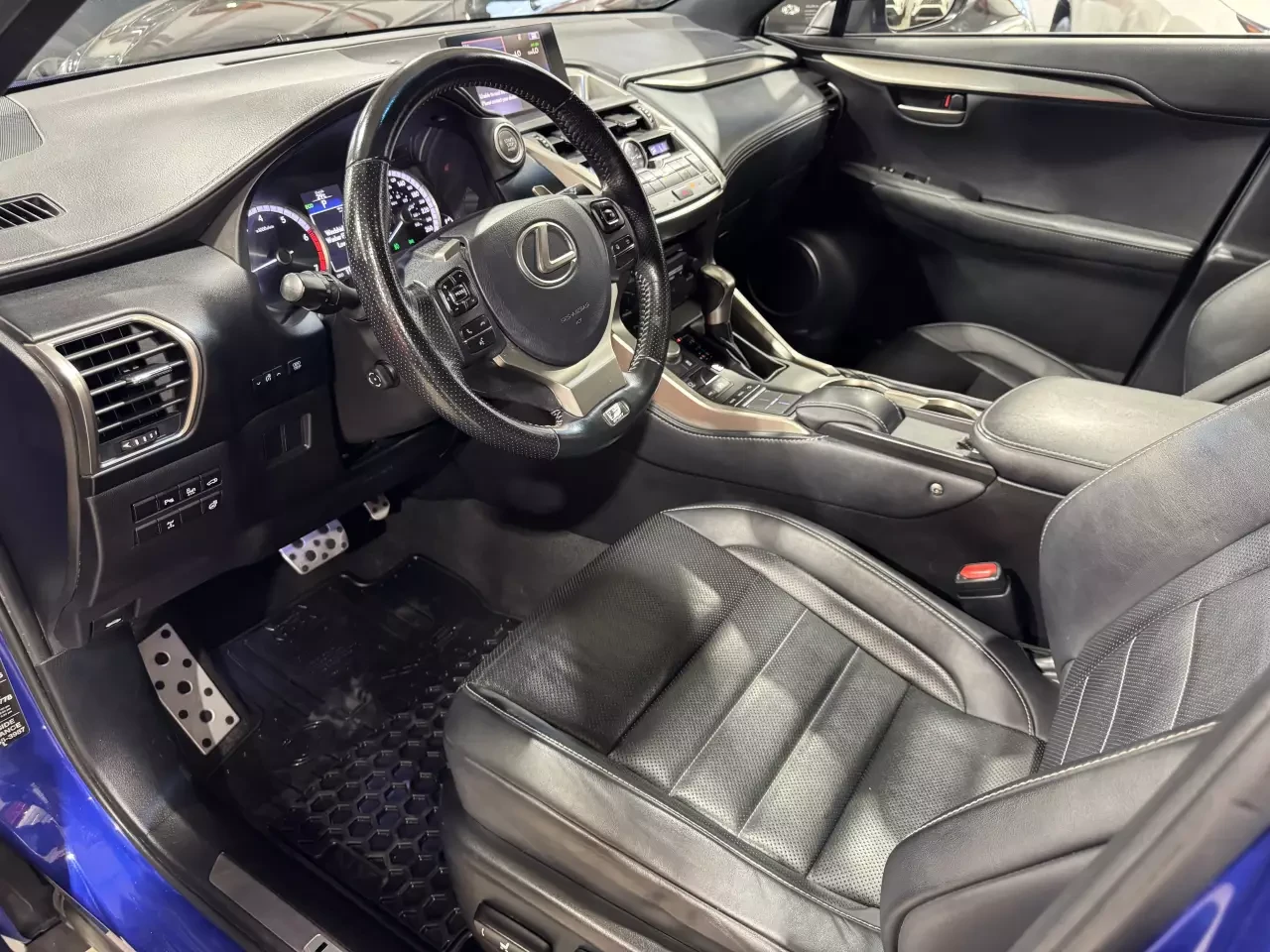 Lexus NX 200t F-Sport* ПОДГРЕВ* КАМЕРИ*  - изображение 7