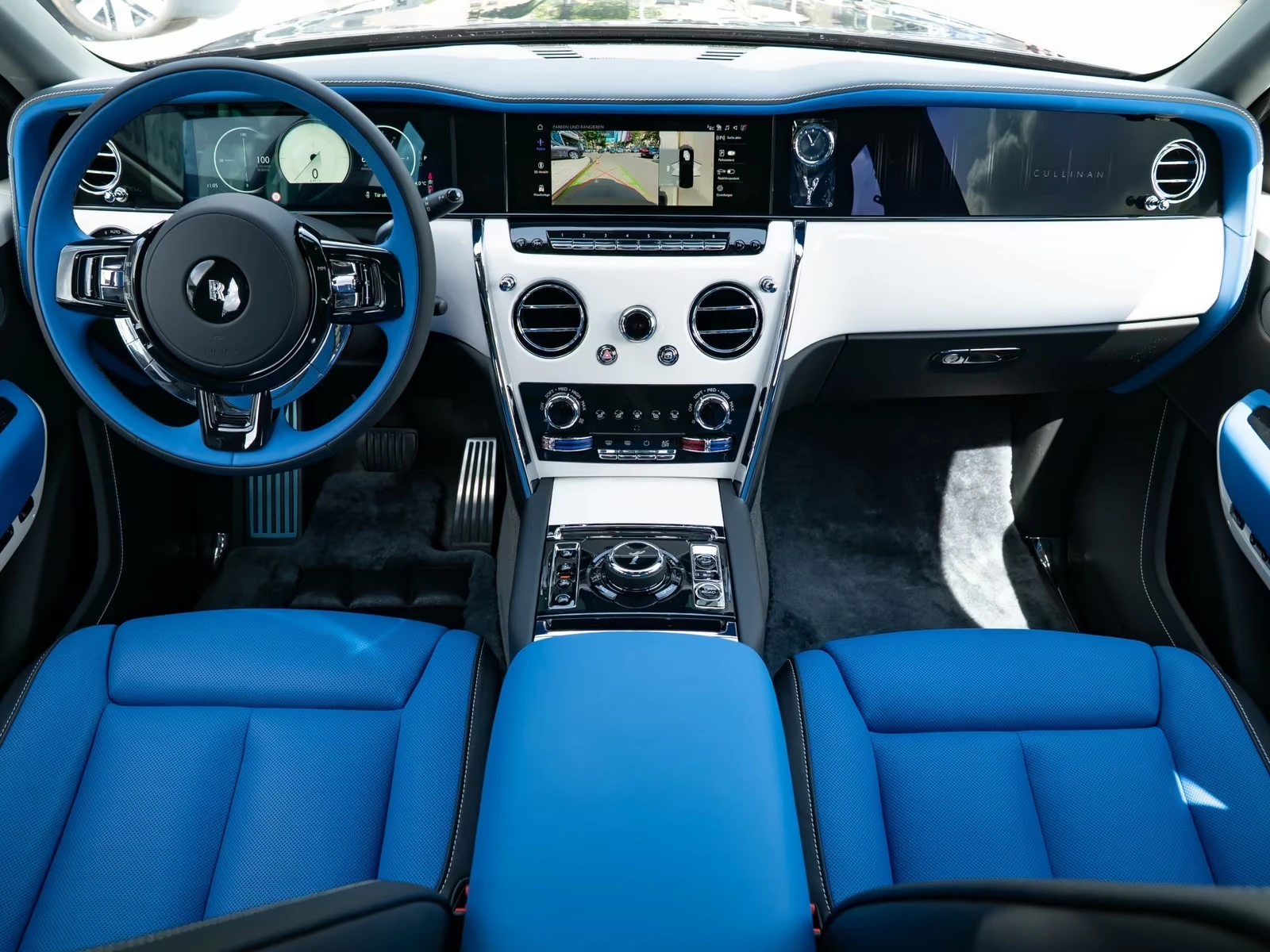 Rolls-Royce Cullinan V12 / BESPOKE / 360 / NIGHT / PANO, снимка 9 - Автомобили и джипове - 54960059