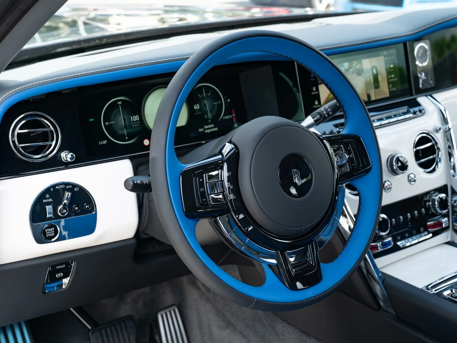 Rolls-Royce Cullinan V12 / BESPOKE / 360 / NIGHT / PANO, снимка 8 - Автомобили и джипове - 54960059