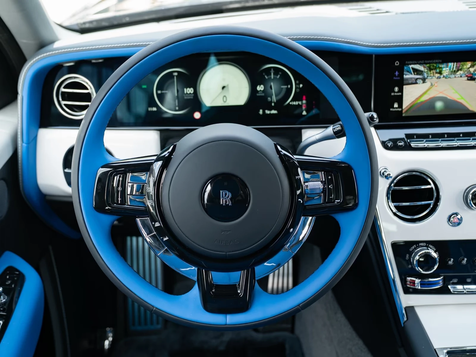 Rolls-Royce Cullinan V12 / BESPOKE / 360 / NIGHT / PANO, снимка 10 - Автомобили и джипове - 54960059