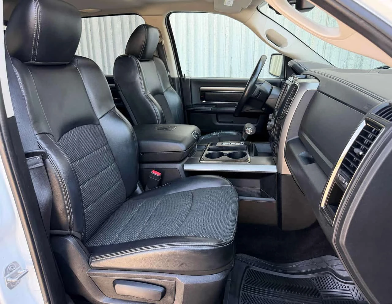 Dodge RAM 1500 * Sport * АВТОКРЕДИТ БЕЗ ПЪРВОНАЧАЛНА ВНОСКА* , снимка 14 - Автомобили и джипове - 55666850