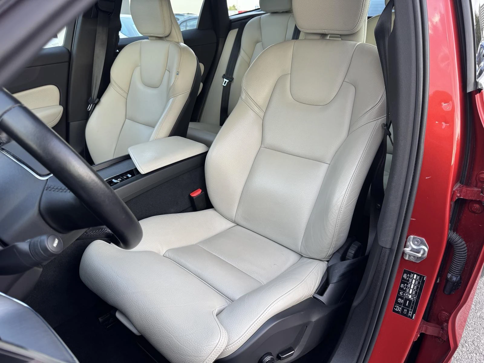 Volvo XC60 T8  PLUG-IN AWD, снимка 13 - Автомобили и джипове - 55898652