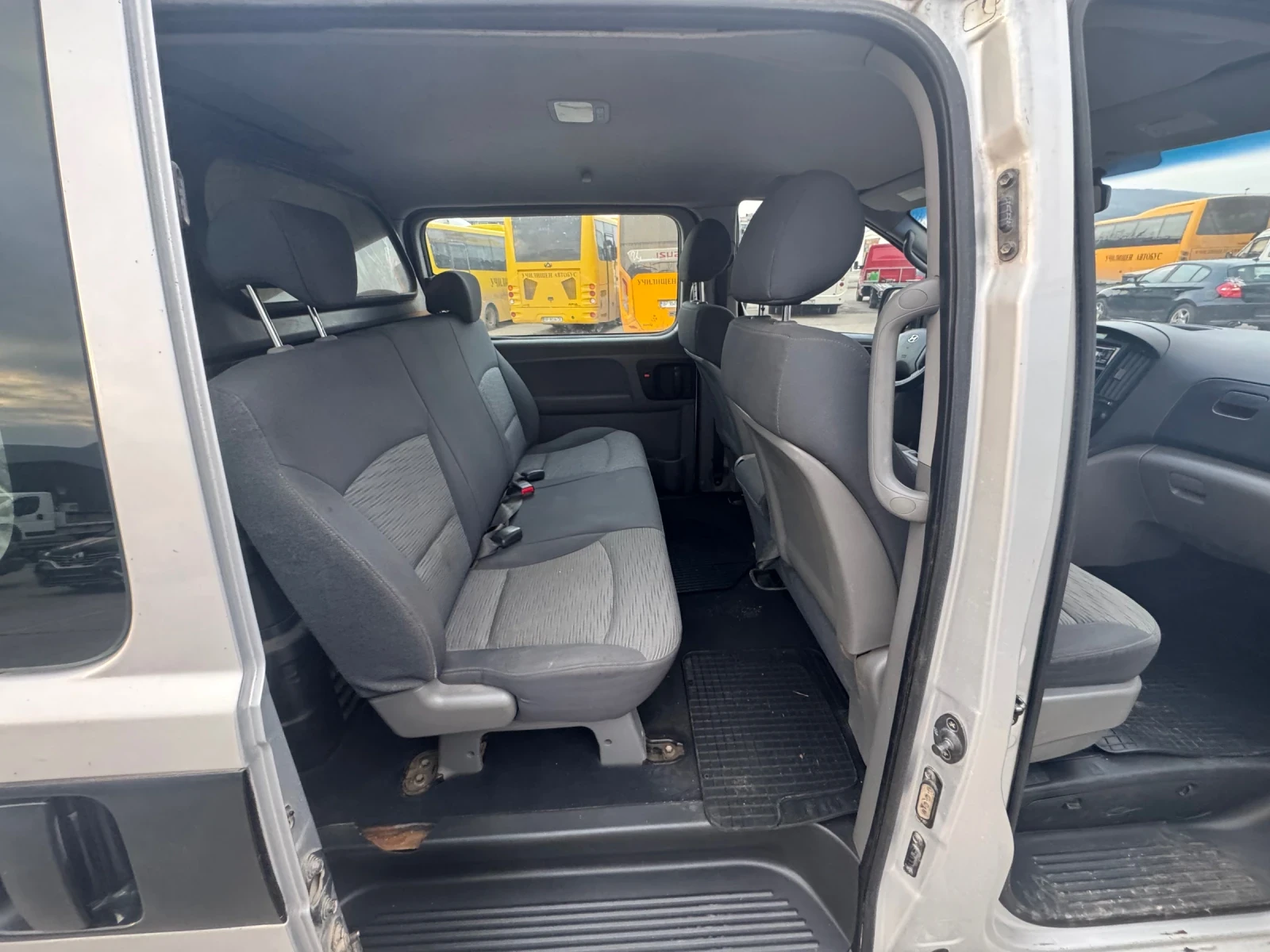 Hyundai H1 2.5 170ps Klima 5+ 1, снимка 10 - Бусове и автобуси - 54021796