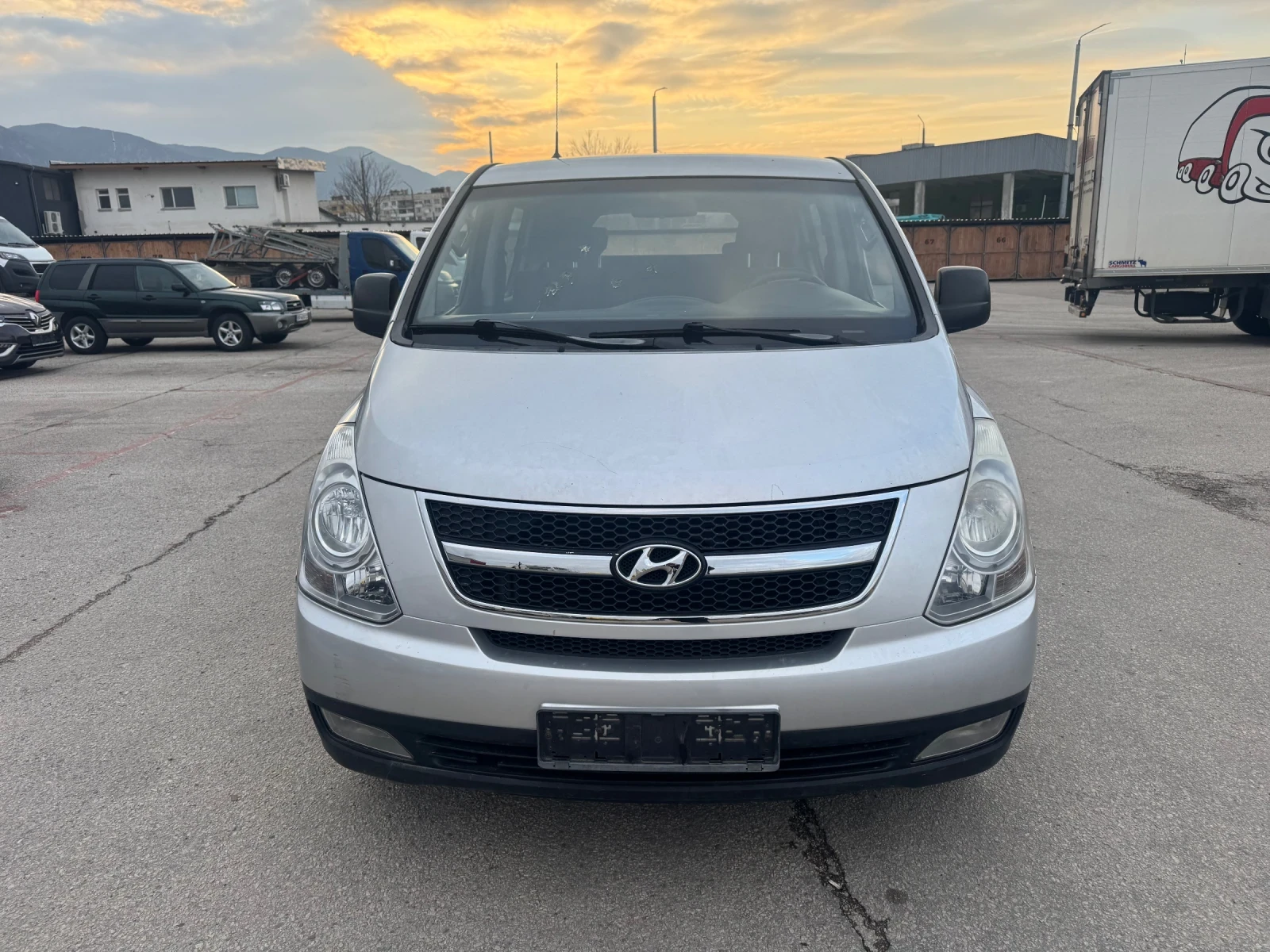 Hyundai H1 2.5 170ps Klima 5+ 1, снимка 2 - Бусове и автобуси - 54021796