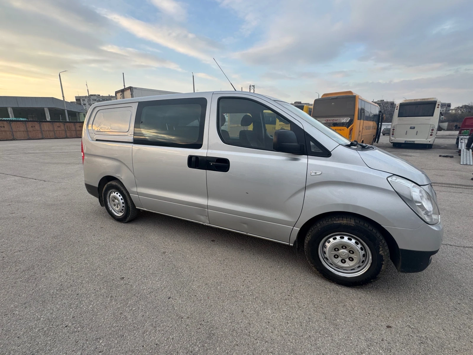 Hyundai H1 2.5 170ps Klima 5+ 1, снимка 12 - Бусове и автобуси - 54021796