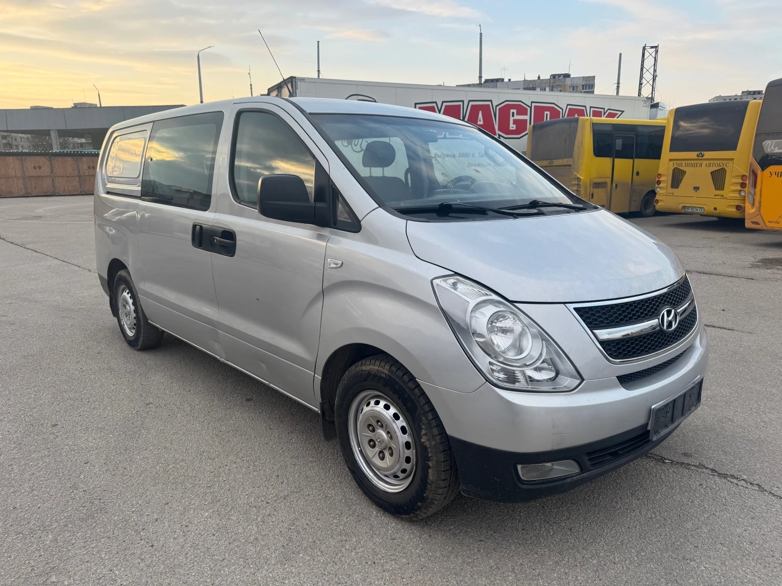 Hyundai H1 2.5 170ps Klima 5+ 1, снимка 3 - Бусове и автобуси - 54021796