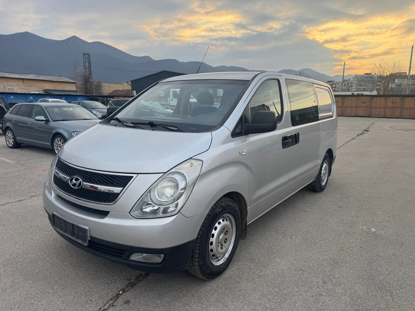 Hyundai H1 2.5 170ps Klima 5+ 1 | Auto.bg — изображение 1