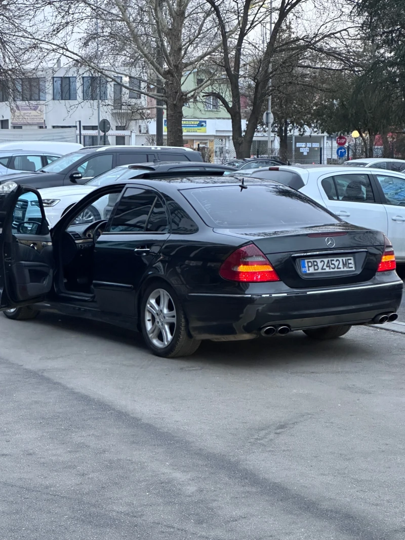 Mercedes-Benz E 320, снимка 3 - Автомобили и джипове - 49443631