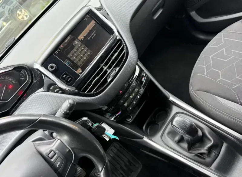 Peugeot 2008 1.6HDI, снимка 6 - Автомобили и джипове - 53395081