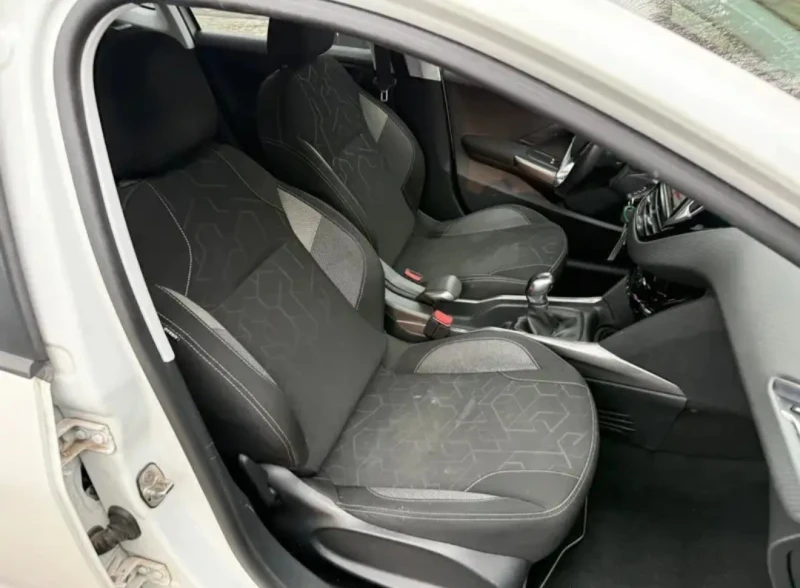 Peugeot 2008 1.6HDI, снимка 9 - Автомобили и джипове - 53395081