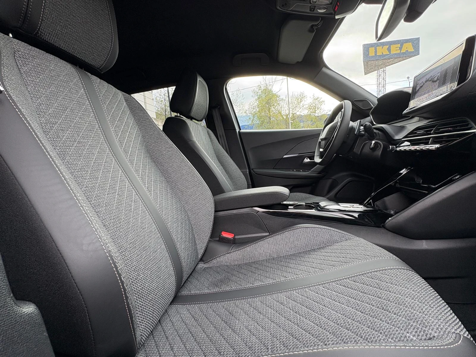 Peugeot 2008 Pure-Tech/Allure/NAVI/360/Key/16хил.км./Гаранция! - изображение 9