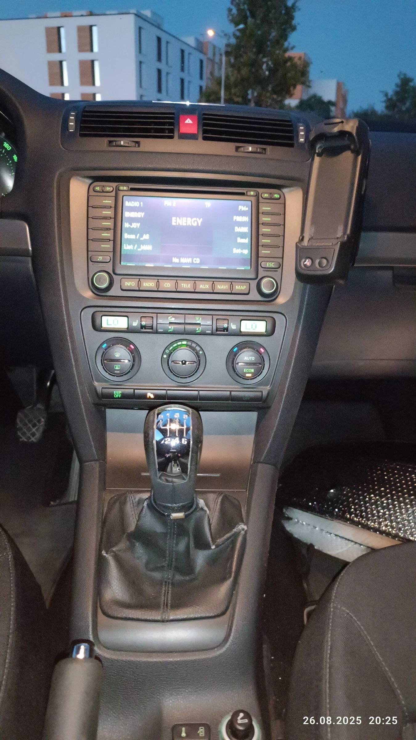 Skoda Octavia II Combi 2.0CDTI 140 k.c. MT6 - изображение 9