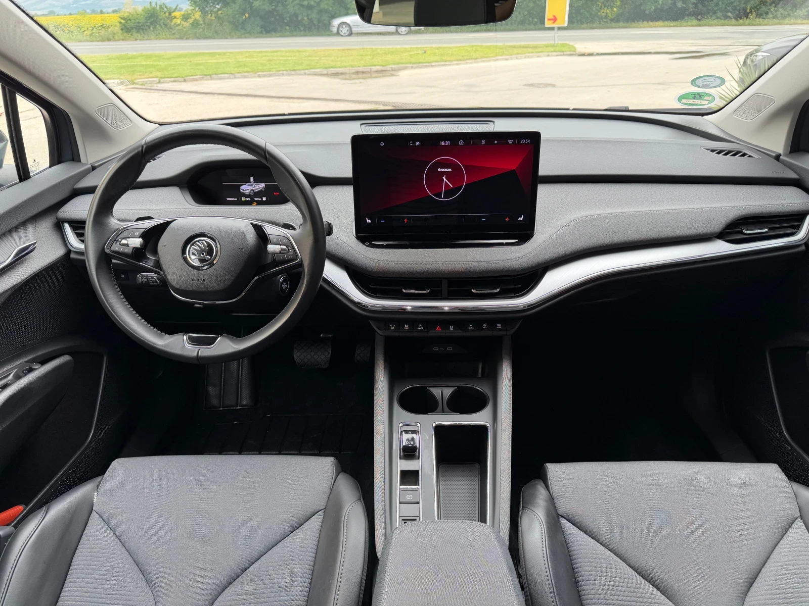 Skoda Enyaq iV 80-Сервизна История-Кожа, снимка 14 - Автомобили и джипове - 55035001