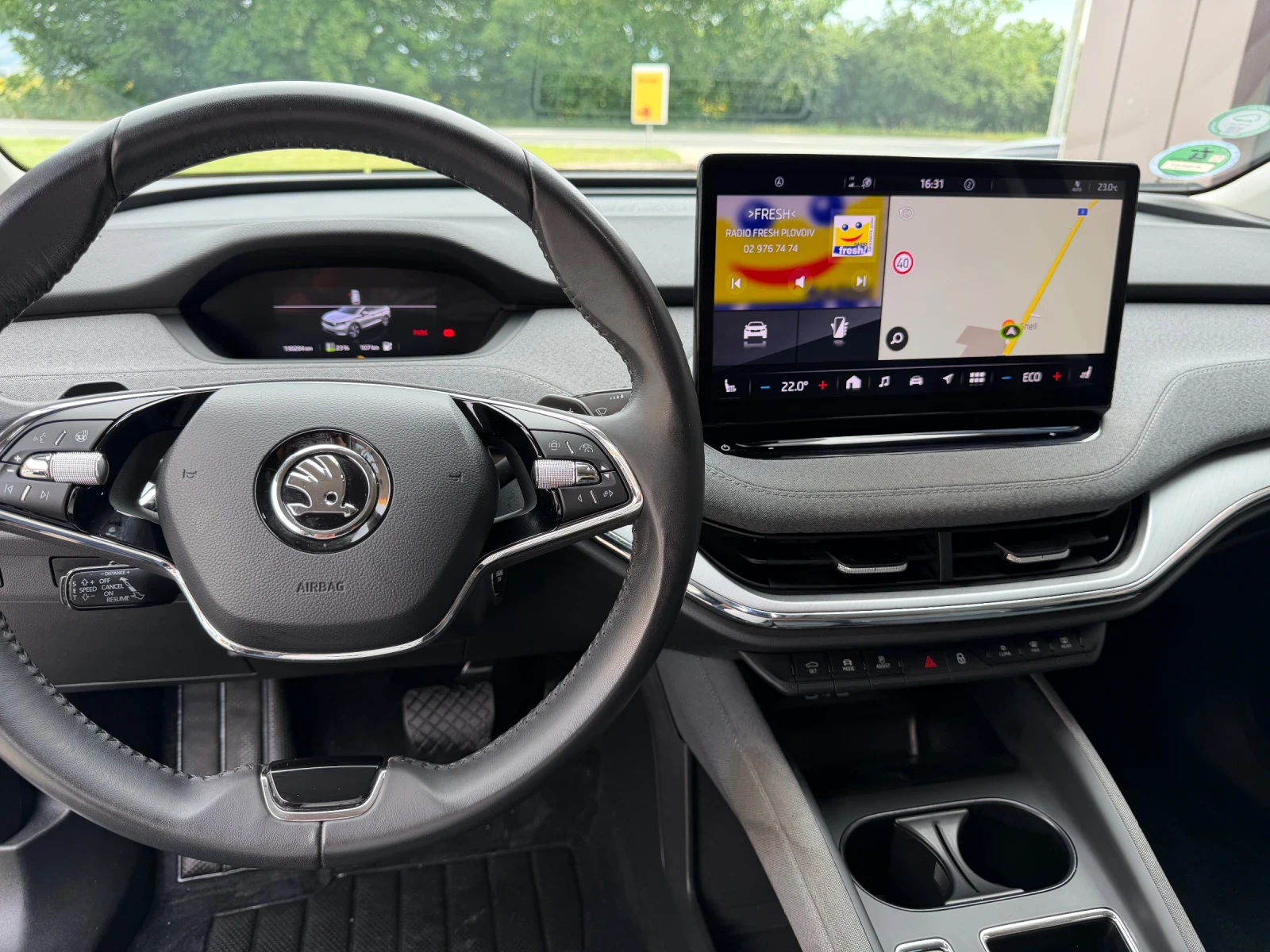 Skoda Enyaq iV 80-Сервизна История-Кожа, снимка 13 - Автомобили и джипове - 55035001