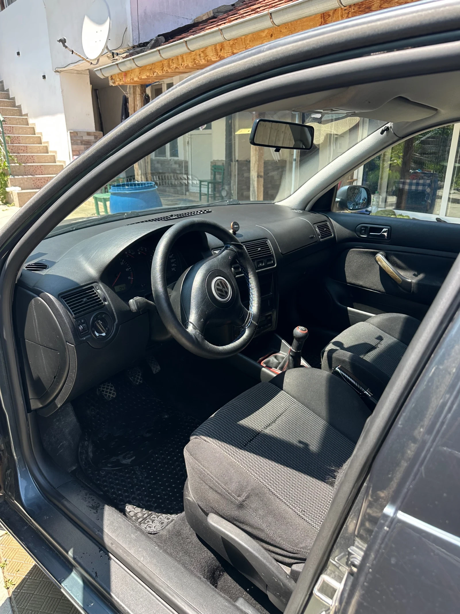 VW Golf 1.8, снимка 7 - Автомобили и джипове - 55340657