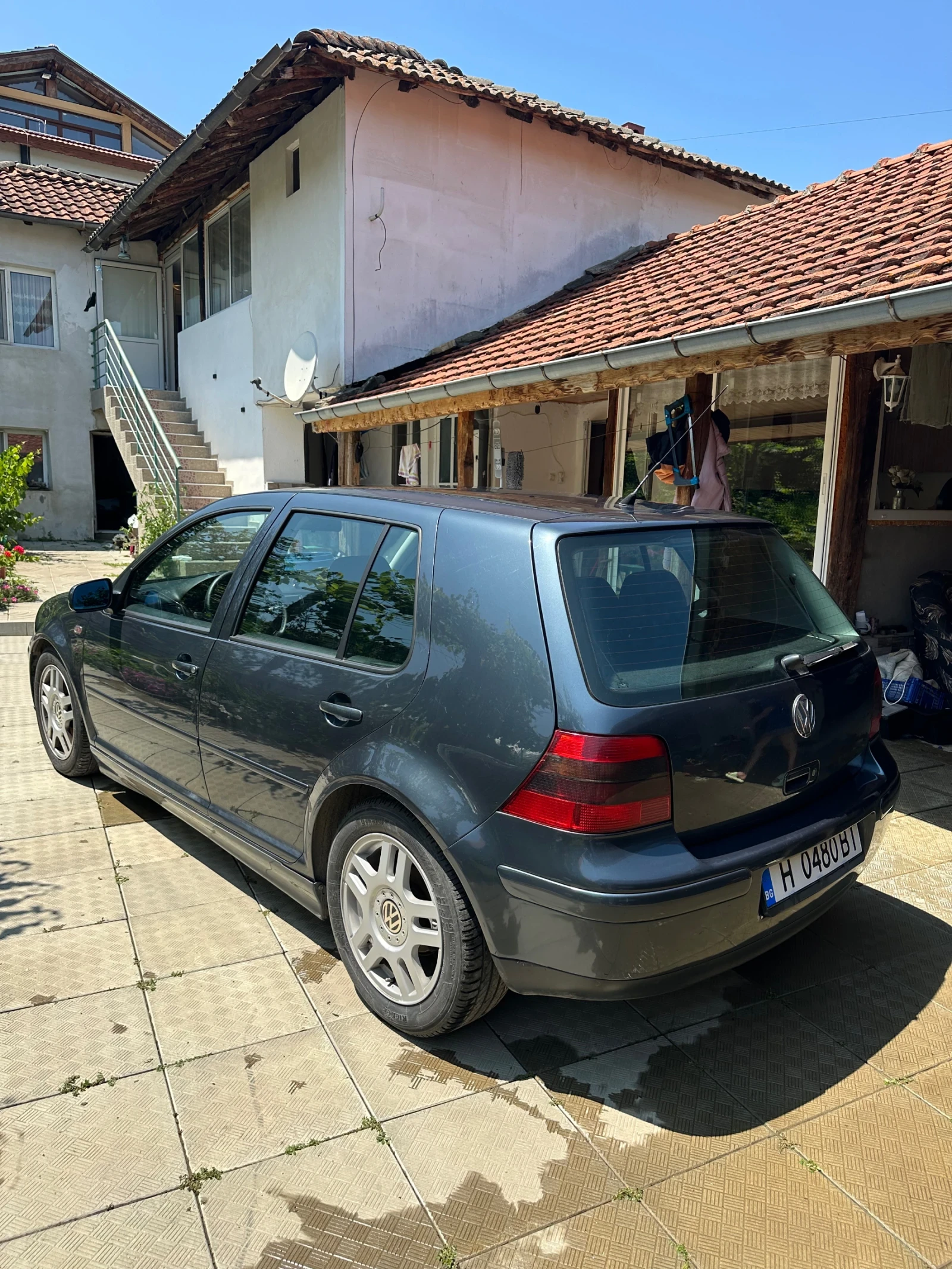 VW Golf 1.8, снимка 3 - Автомобили и джипове - 55340657