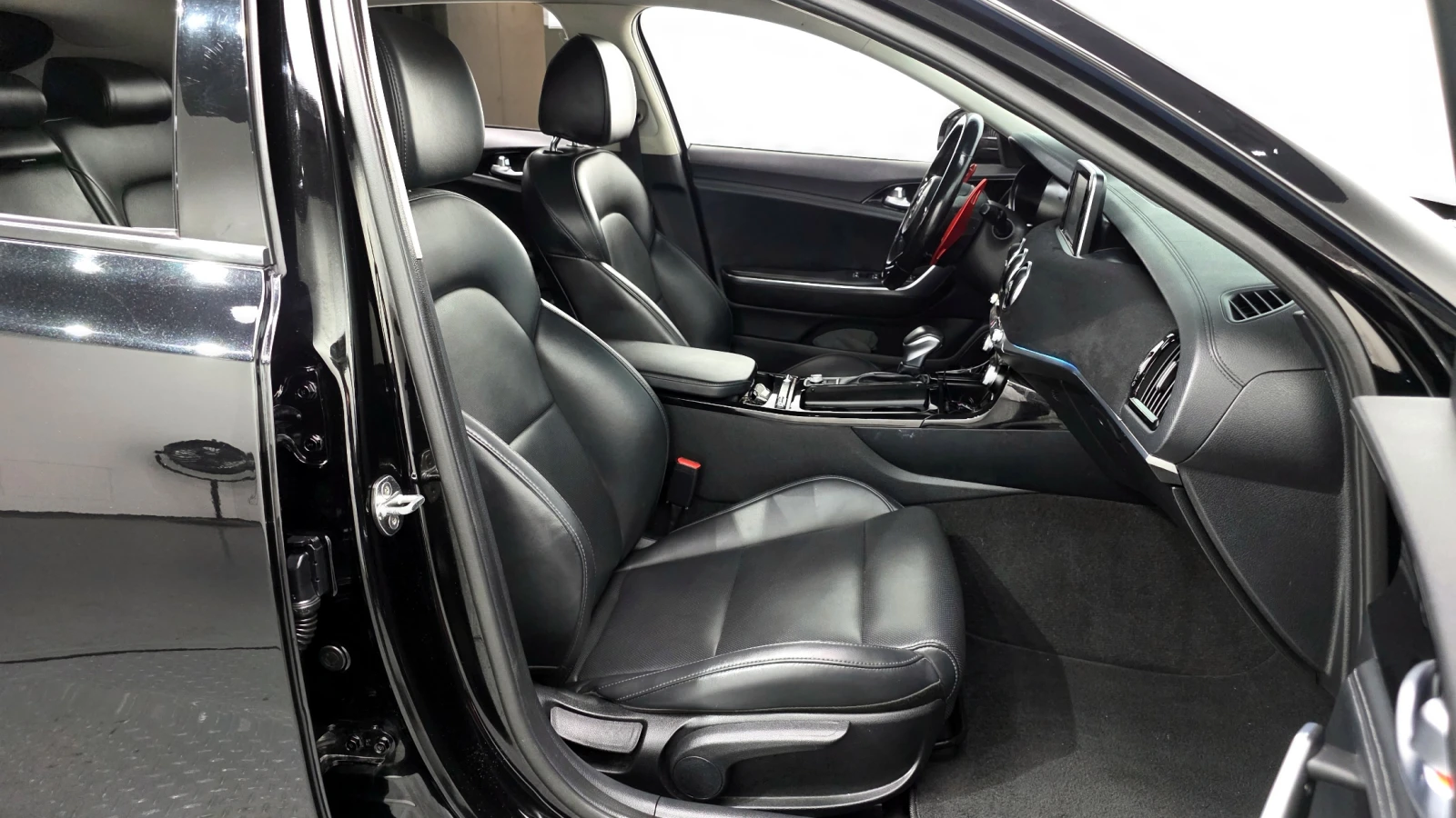 Kia Stinger 2.0* ПОДГРЕВ ВОЛАН* КРАЙНА ЦЕНА, снимка 10 - Автомобили и джипове - 55348319