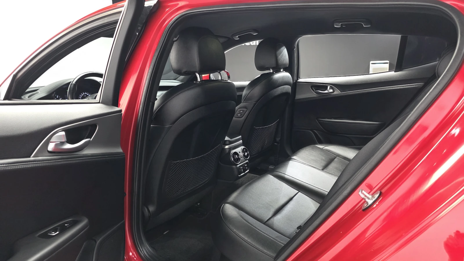 Kia Stinger 2.0* ЕЛ. БАГАЖНИК* BLIND SPOT* КРАЙНА ЦЕНА, снимка 12 - Автомобили и джипове - 55348319