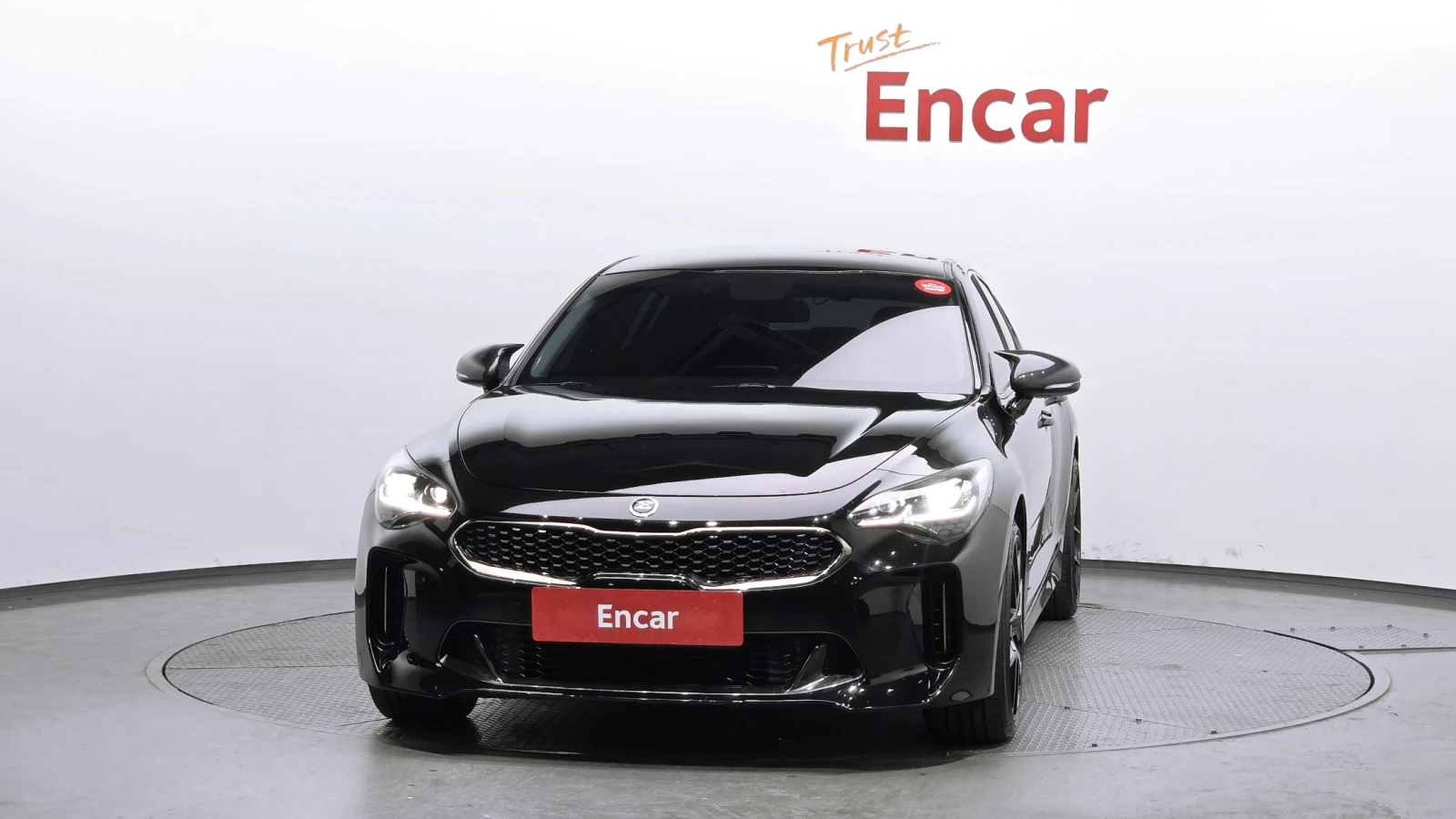 Kia Stinger 2.0* ПОДГРЕВ ВОЛАН* КРАЙНА ЦЕНА, снимка 3 - Автомобили и джипове - 55348319