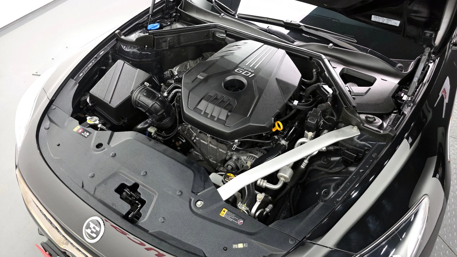 Kia Stinger 2.0* ПОДГРЕВ ВОЛАН* КРАЙНА ЦЕНА, снимка 6 - Автомобили и джипове - 55348319