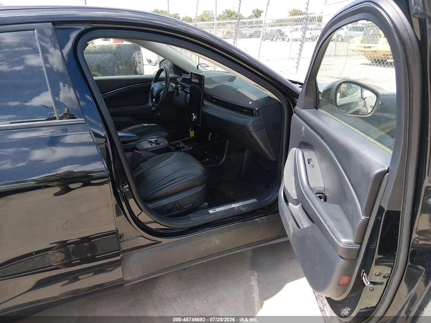 Ford Mustang Mach-E Premium, снимка 5 - Автомобили и джипове - 55469178