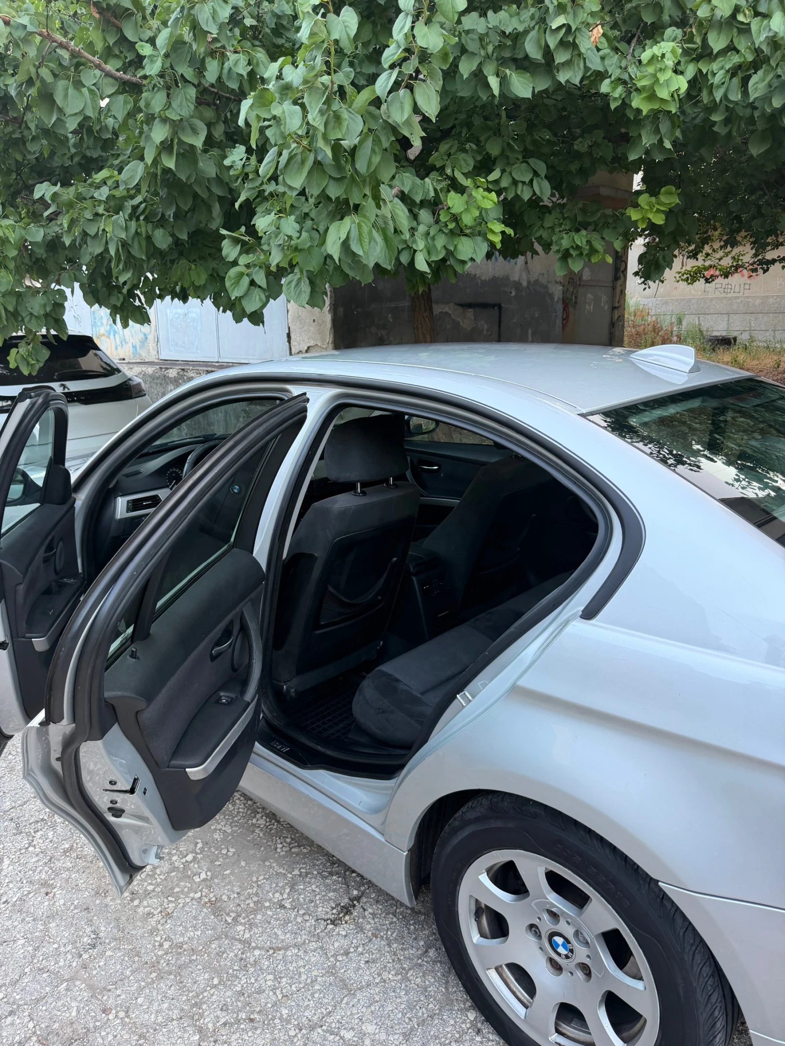 BMW 320, снимка 10 - Автомобили и джипове - 55606894