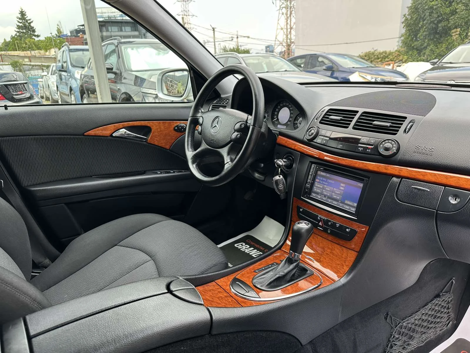 Mercedes-Benz E 200 Kompresssor Aвтоматик Facelift TUV ДО АПРИЛ 2027г , снимка 14 - Автомобили и джипове - 55803789