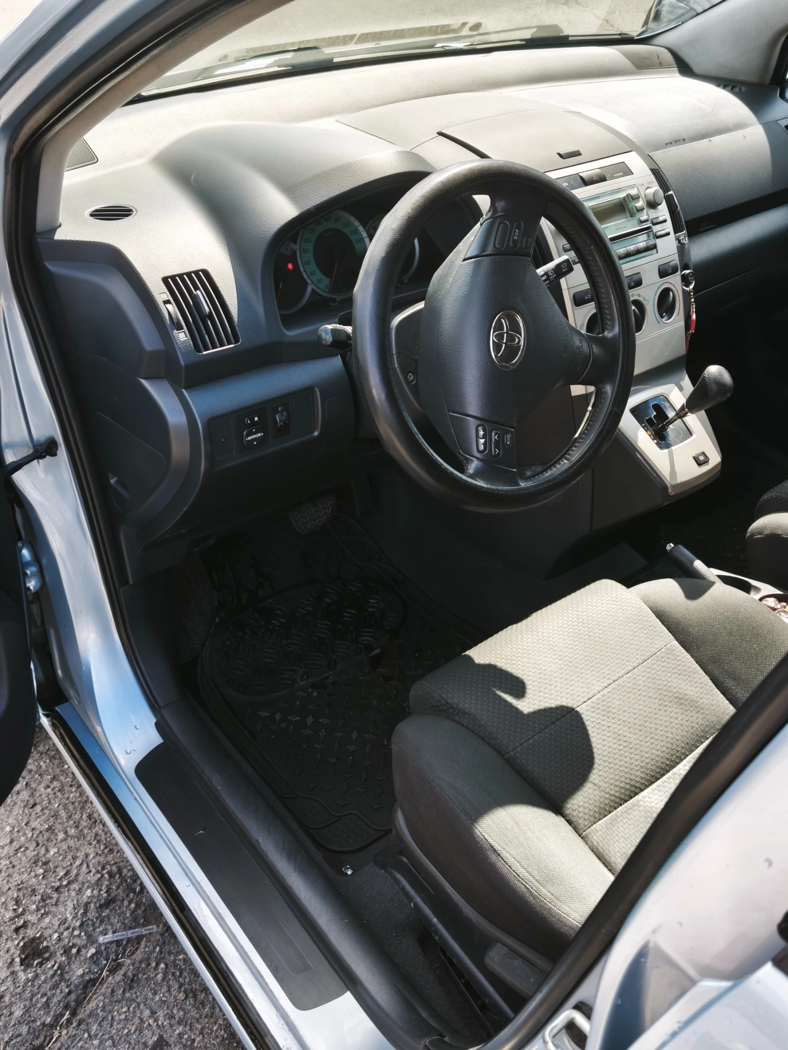 Toyota Corolla verso, снимка 7 - Автомобили и джипове - 56216139