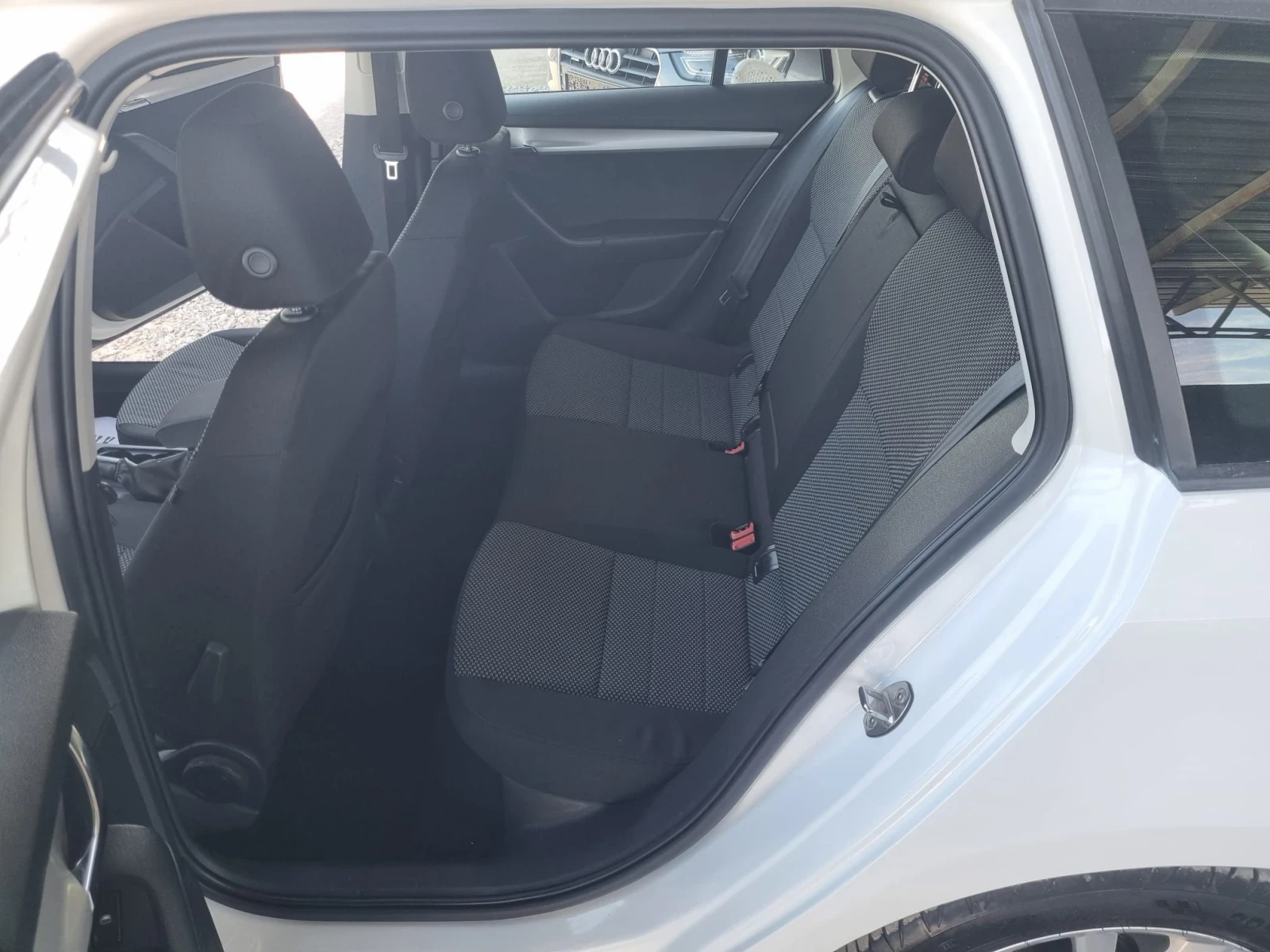 Skoda Octavia 1.6, снимка 9 - Автомобили и джипове - 56390622