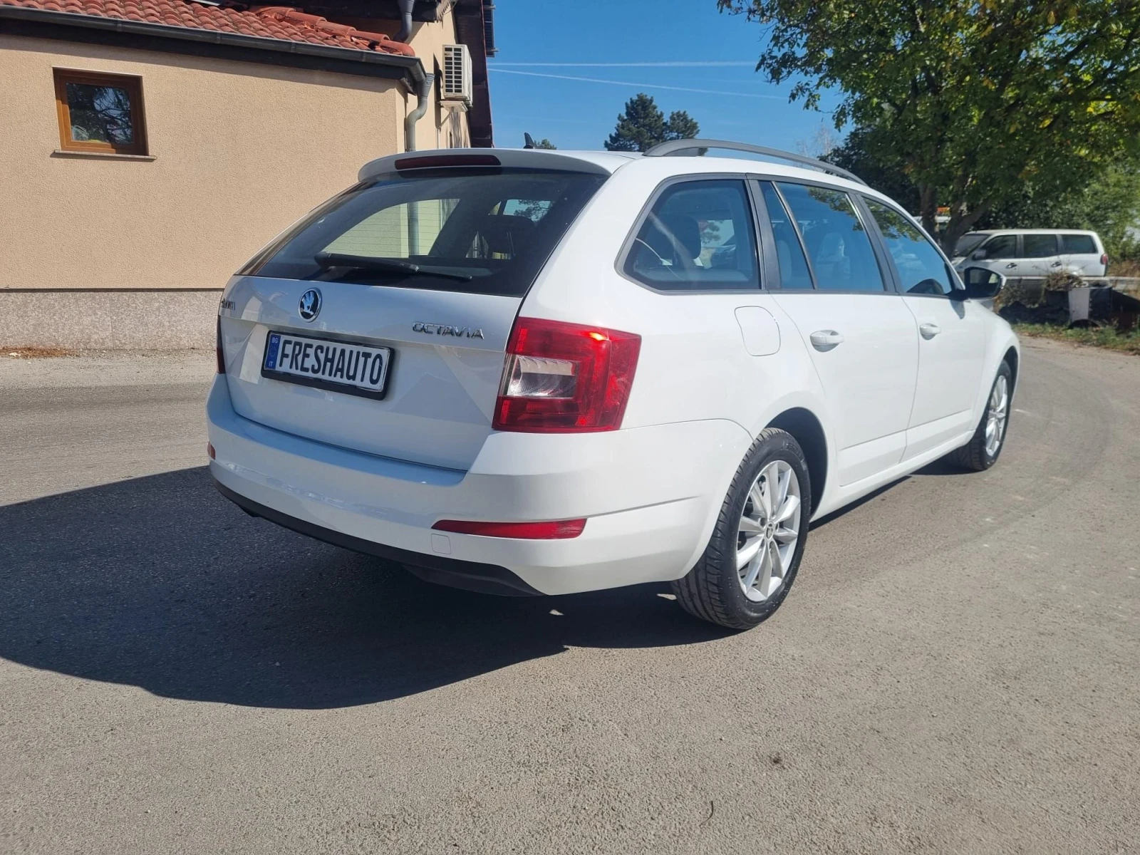 Skoda Octavia 1.6, снимка 5 - Автомобили и джипове - 56390622