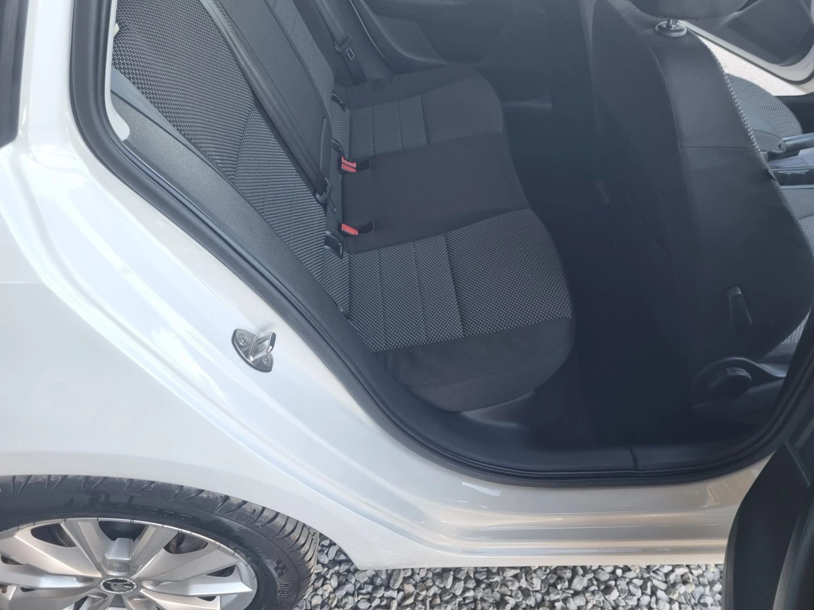 Skoda Octavia 1.6, снимка 10 - Автомобили и джипове - 56390622