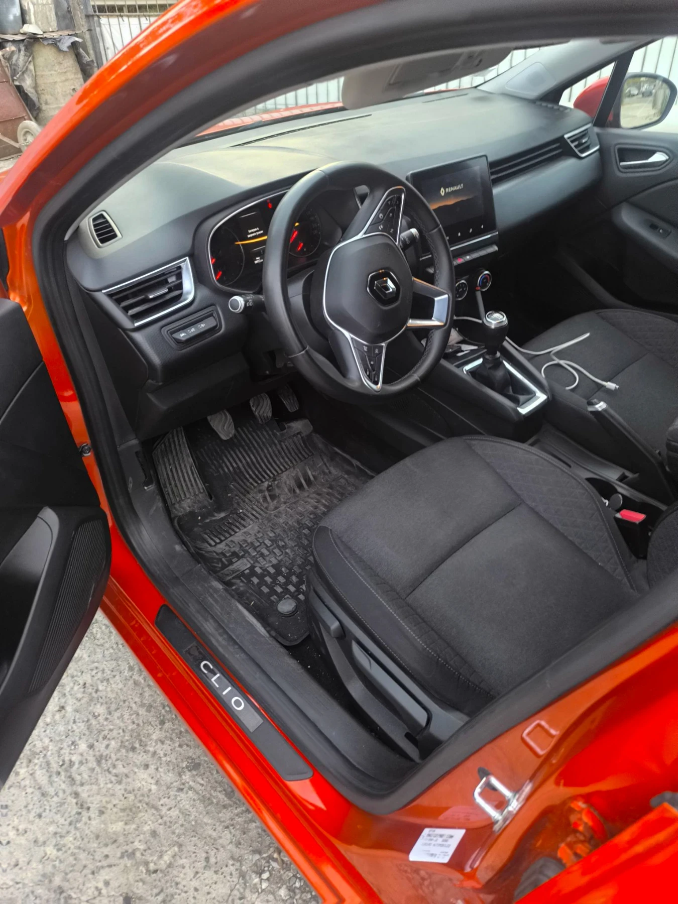 Renault Clio 1.5dci, снимка 6 - Автомобили и джипове - 56629820