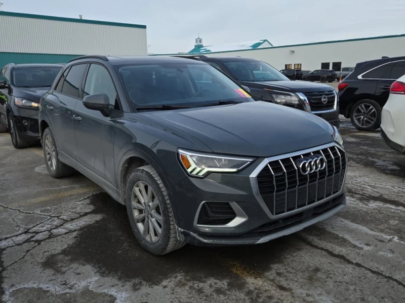 Audi Q3 * Komfort * Quattro * Pano * Carfax * , снимка 2 - Автомобили и джипове - 53414625