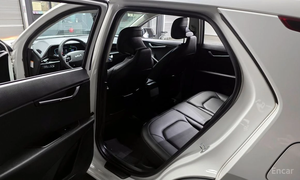 Kia Niro, снимка 11 - Автомобили и джипове - 53725581