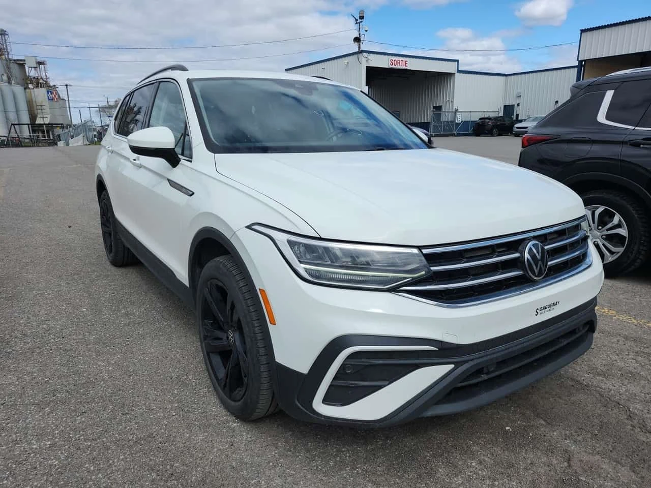 VW Tiguan * 2 ЧИФТА ГУМИ* АВТОКРЕДИТ БЕЗ ПЪРВОНАЧАЛНА ВНОСКА, снимка 2 - Автомобили и джипове - 54538166