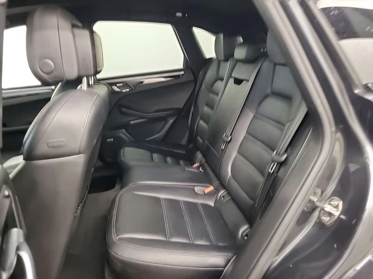 Porsche Macan  S / BOSE / PANO / АВТОКРЕДИТ , снимка 12 - Автомобили и джипове - 54668229